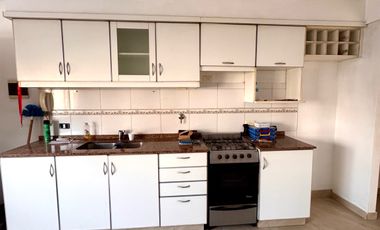 Departamento en alquiler dos ambientes con ascensor y balcón