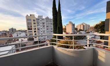 Departamento en alquiler dos ambientes con ascensor y balcón