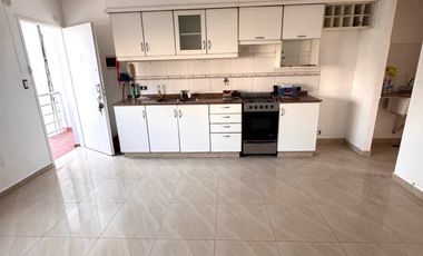 Departamento en alquiler dos ambientes con ascensor y balcón
