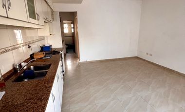 Departamento en alquiler dos ambientes con ascensor y balcón