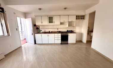 Departamento en alquiler dos ambientes con ascensor y balcón