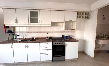 Departamento en alquiler dos ambientes con ascensor y balcón