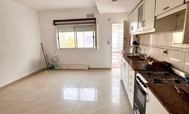 Departamento en alquiler dos ambientes con ascensor y balcón