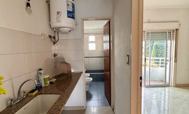 Departamento en alquiler dos ambientes con ascensor y balcón