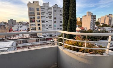 Departamento en alquiler dos ambientes con ascensor y balcón