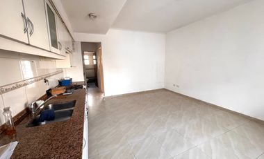 Departamento en alquiler dos ambientes con ascensor y balcón