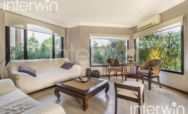 Venta casa sobre terreno de 800 m2 con jardín, piscina, galería, parrilla y terraza. - Garin