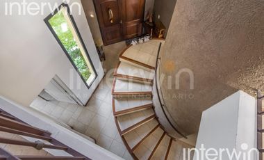 Venta casa sobre terreno de 800 m2 con jardín, piscina, galería, parrilla y terraza. - Garin