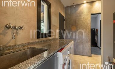 Venta casa sobre terreno de 800 m2 con jardín, piscina, galería, parrilla y terraza. - Garin