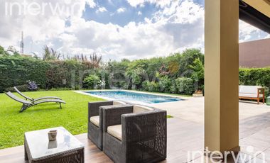 Venta casa sobre terreno de 800 m2 con jardín, piscina, galería, parrilla y terraza. - Garin