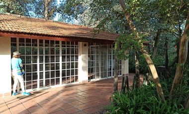Inmejorable parque con propiedad apto fines comerciales - Casa quinta   Lote.