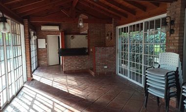 Inmejorable parque con propiedad apto fines comerciales - Casa quinta   Lote.