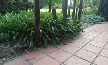 Inmejorable parque con propiedad apto fines comerciales - Casa quinta   Lote.