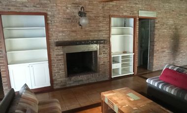 Inmejorable parque con propiedad apto fines comerciales - Casa quinta   Lote.