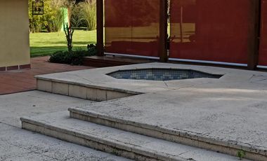Inmejorable parque con propiedad apto fines comerciales - Casa quinta   Lote.
