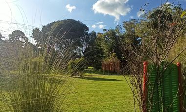 Inmejorable parque con propiedad apto fines comerciales - Casa quinta   Lote.