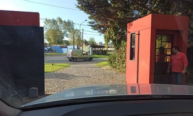 Inmejorable parque con propiedad apto fines comerciales - Casa quinta   Lote.