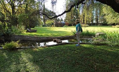 Inmejorable parque con propiedad apto fines comerciales - Casa quinta   Lote.