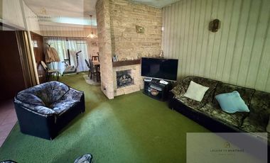 CASA 5 AMBIENTES EN FLORENCIO VARELA CENTRO , LOTE 532mt2.