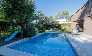 CASA DE 3 DORMITORIOS CON PILETA EN COUNTRY LOS MOLINOS