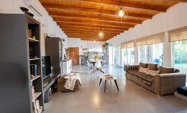 CASA DE 3 DORMITORIOS CON PILETA EN COUNTRY LOS MOLINOS