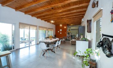 CASA DE 3 DORMITORIOS CON PILETA EN COUNTRY LOS MOLINOS