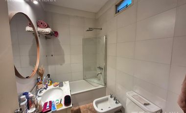 Casa 5 ambientes en Barrio Vicente López