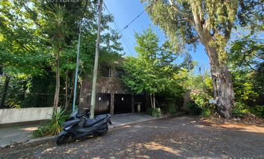 Casa 5 ambientes en Barrio Vicente López