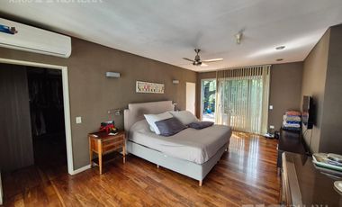 Casa 5 ambientes en Barrio Vicente López