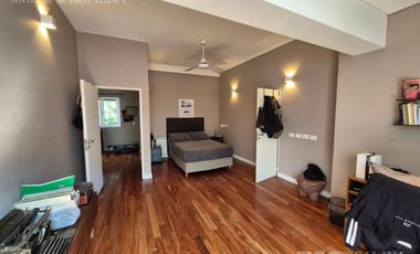 Casa 5 ambientes en Barrio Vicente López