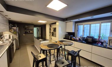 Casa 5 ambientes en Barrio Vicente López