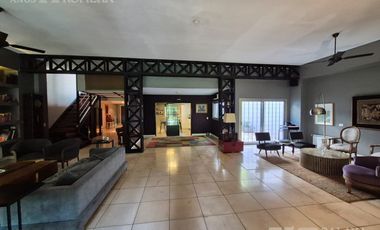 Casa 5 ambientes en Barrio Vicente López