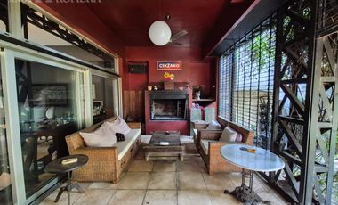 Casa 5 ambientes en Barrio Vicente López