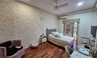 Casa 5 ambientes en Barrio Vicente López