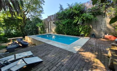 Casa 5 ambientes en Barrio Vicente López