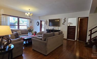 |CASA EN HERMOSA ZONA DE SAN BERNARDO|TERRAZA Y COCHERA CUB| RETASADA