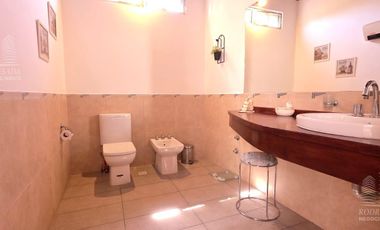 |CASA EN HERMOSA ZONA DE SAN BERNARDO|TERRAZA Y COCHERA CUB| RETASADA