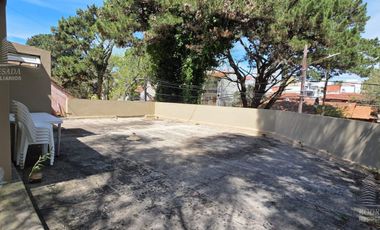 |CASA EN HERMOSA ZONA DE SAN BERNARDO|TERRAZA Y COCHERA CUB| RETASADA
