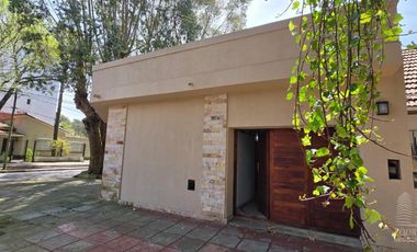 |CASA EN HERMOSA ZONA DE SAN BERNARDO|TERRAZA Y COCHERA CUB| RETASADA