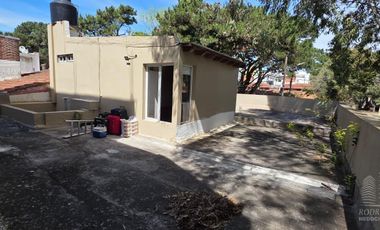 |CASA EN HERMOSA ZONA DE SAN BERNARDO|TERRAZA Y COCHERA CUB| RETASADA