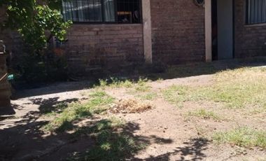 CASA 4 AMBIENTES EN VENTA EN GUAYMALLEN  C/COCHERA