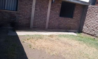CASA 4 AMBIENTES EN VENTA EN GUAYMALLEN  C/COCHERA