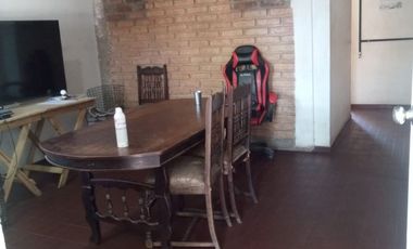 CASA 4 AMBIENTES EN VENTA EN GUAYMALLEN  C/COCHERA
