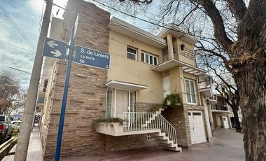 casa amplia 3 plantas en venta ciudad Mendoza