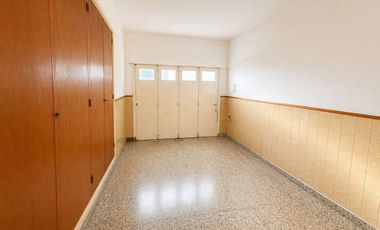 VENTA CASA 4 AMBIENTES CON DOBLE COCHERA CENTRO