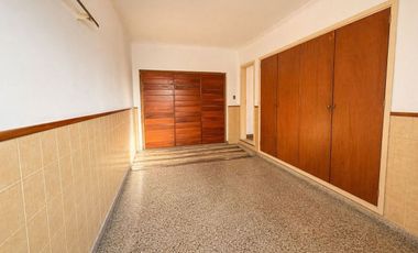 VENTA CASA 4 AMBIENTES CON DOBLE COCHERA CENTRO