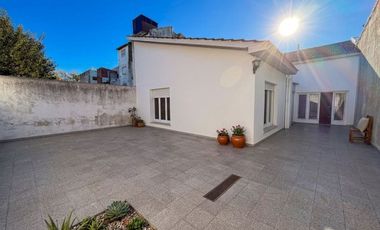 VENTA CASA 4 AMBIENTES CON DOBLE COCHERA CENTRO