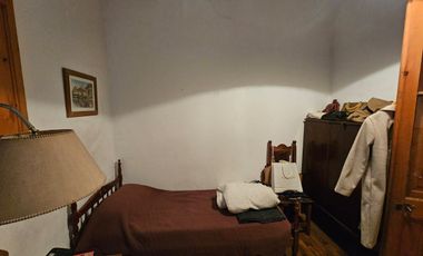 VENTA CASA 3 AMBIENTES CON PATIO Y COCHERA QUILMES