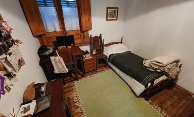 VENTA CASA 3 AMBIENTES CON PATIO Y COCHERA QUILMES