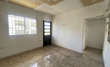 VENTA EN BLOCK 4 DEPTOS DE 2 AMB C/U + GALPÓN